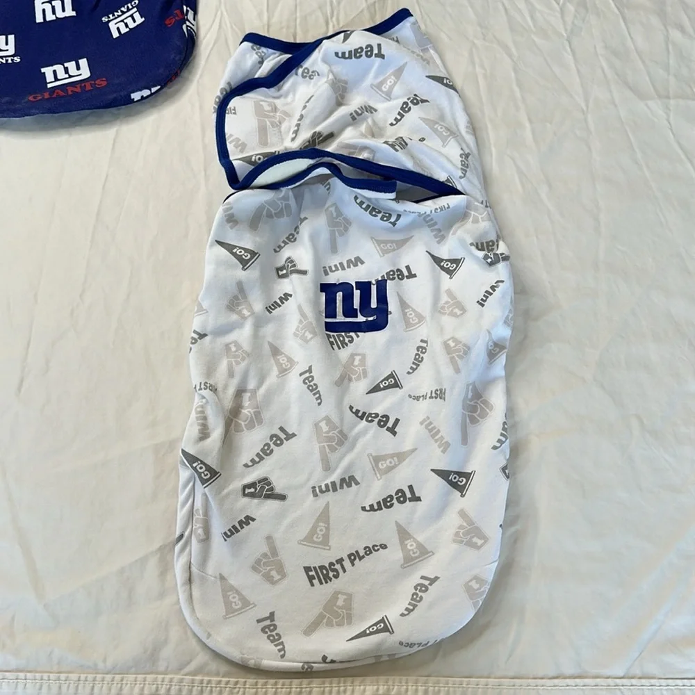 NFL New York Giants 2 piece wrap swaddle. Size 6-9 months in GREAT CONDITION.